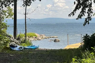 Image de Year round Lake Front home with views from every room