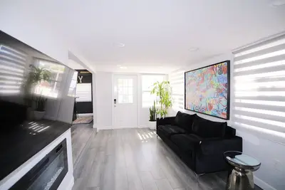 Image de New! Sparkling gorgeous home W/ Entertainment room