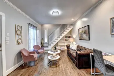 Image de Centrally Located Lux Home - Sleeps 14