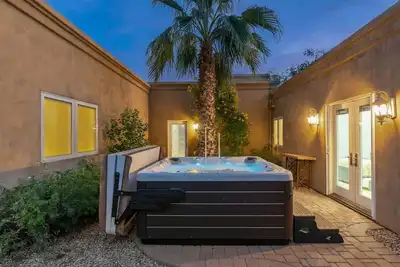 Image de The Big Dog – Private Custom Estate – Heated Pool & Spa – Game Room