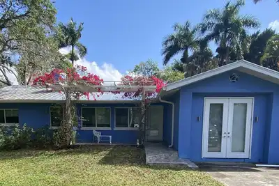 Image de Stunning Riverfront Home-New Renovation, Custom Interior, Peaceful Outdoor Oasis