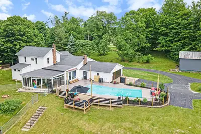 Image de Otsego Château Sanctuary - Pool / Guest House / Event Venue / Pond / Fire Pit