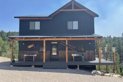 Image de New Cabin in Terry Peak! Views, Space, and lots more! Sleeps 14, No bunk beds!