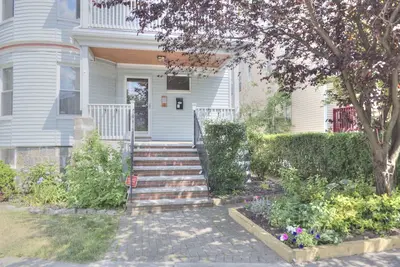 Image de Bright & Specious 2 Br apartment mins from Downtown Boston, parking