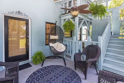 Image de A 1 bedroom 1 futon1 bath upstairs of The Hh & downstairs is separate to rent.