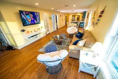 Image de 1/2 Block From the Beach, Pool, Game Room and Parking