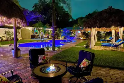 Image de Private Resort-Style One Acre Retreat Sleeps 14, Heated Pool, 5br, Tikis, Golf