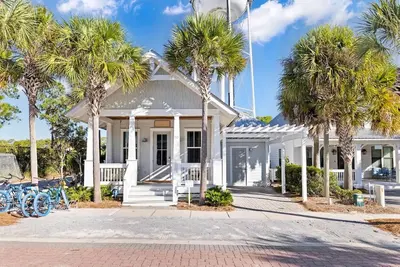 Image de Book Now for Fall Stays! Clearwater Views - 4 Adult Bikes! Short Bike Ride to Rosemary!
