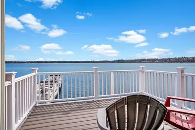 Image de Private balcony with beach access on Fife Lake