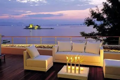 Image de Amphitryon Hotel is located on the coast at Nafplion.