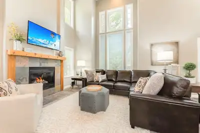Image de Sleeps 23* 2 Hot Tubs * Fireplace * Close to Ski * Park\/Picnic Area
