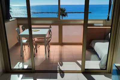Image de Large studio by the sea_ direct access to the beach