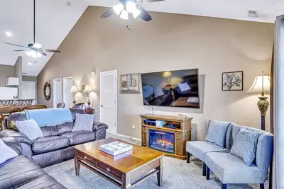 Image de New! Spacious Penthouse 3 King Bed / 3 Bath, Close to Strip!