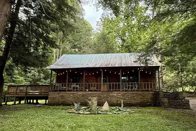 Image de Old Timey Charm with Modern Amenities