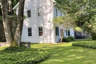 Image de Historic 4-bedroom riverside home in Berkshires