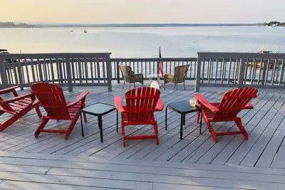 Image de Beautiful lake House with sunset views