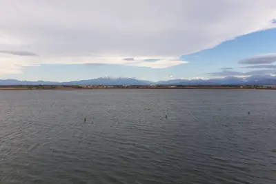 Image de Loue studio avec terrasse, vue sur le lac marin et le Mont Canigou