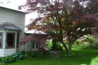 Sweet private studio just minutes from the downtown core.