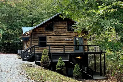 Image de \"Lazy Lodge\" Suite - Rustic Retreat Cabin w/sauna & fire pit