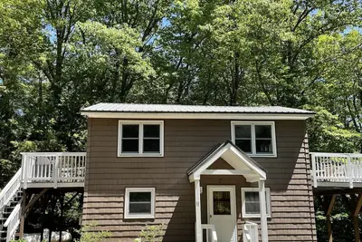 Image de 4 bedroom home in Bridgton, Maine. 3 min to Pleasant Mtn. 2 min to Moose Pond.