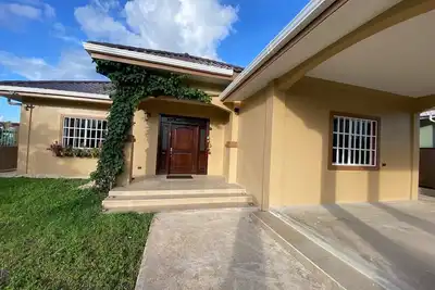 Image de Newly spacious, 3 bedroom home, near downtown