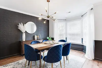 Image de Lux Home mins to Truist Park, pet frndly, w\/King,