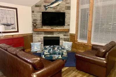 Huge 4bdr cottage sleeps 12 in Stormy Point Village. Great value.