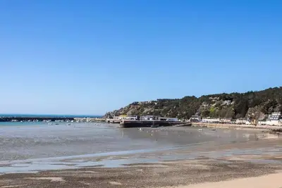 Image de 514 - In Erquy, am Rande des zentralen Strandes