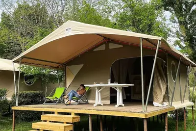 Image de Lodge Canada Standard 20m² (sans sanitaires) 2 chambres + coin cuisine - terrasse couverte 4 personnes
