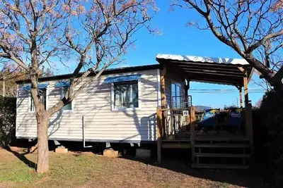 Image de Mobil home Confort 24-27m² (2 chambres) + clim + terrasse couverte + Tv 4 personnes