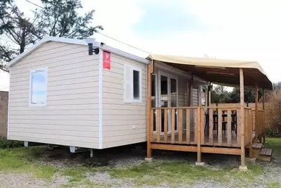 Image de Mobil home Confort 33m² (3 chambres) + clim + Terrasse couverte + Tv 6 personnes
