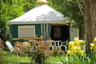 Image de Tente trappeur 2 chambres (sans sanitaire) 5 personnes