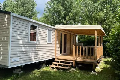 Image de Mobil-Home Premium Magnolia 31, 80m² (3 chambres) + Terrasse couverte 18m² 6 personnes