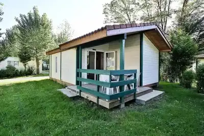 Image de Chalet bois Confort 31m² - 2 chambres dont terrasse couverte + Tv 5 à 7 personnes - 5 pers. inclus dans le tarif