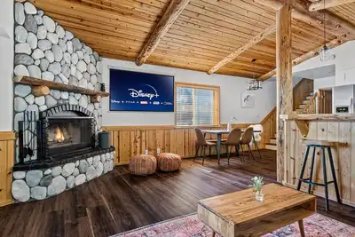 Image de Modern Cabin: Hot Tub + Fireplace + A/C