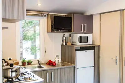 Image de Komfort-Mobilheim mit 3 Zimmern, 4 Personen, Klimaanlage + Tv