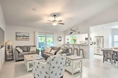 Jupiter Home w\/ Patio & Grill ~ 6 Mi to Beach!