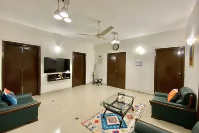 Image de Zaha Home: Shahvar Manzil-3br apt, Bukhari Comm, Dha