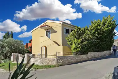 Image de Maison de vacances avec terrasse et barbecue