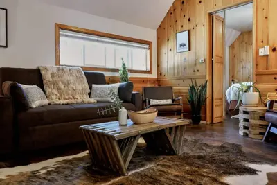 The Loop Two-Bedroom Cabin (Unit 9) at Lake Front Cabins