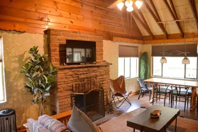 Image de Duplex Cabin (#13) at The Woolly Bugger Inn