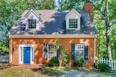 Image de Waterfront Lake Lanier - Private Dock & Fire Pit space for the whole family!