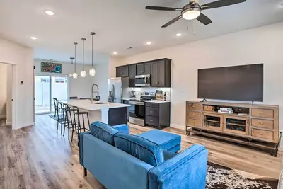 Image de Modern Townhome ~ 3 Mi to Dtwn Grand Junction