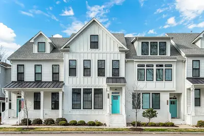 Image de 5 Br Beauty, Spacious in Best Location! <3 of Vibe District
