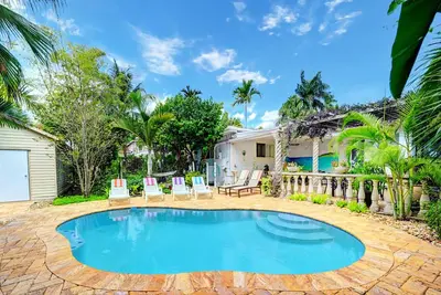 Image de Walk to Beach Luxury 3br Villa in Hollywood Lakes