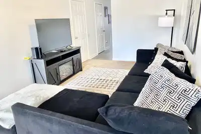 Image de Legacy Pad! Spacious 2 bed townhome with modern vibes