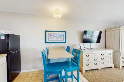 Image de Oceanfront studio with lovely views, Ac & great location - dogs welcome