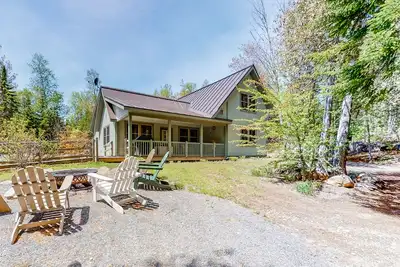 Image de 10-acre waterfront hideaway with kayak, private dock on Prong Pond & firepit