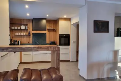 Image de Vacation home with two bathrooms and fireplace room
