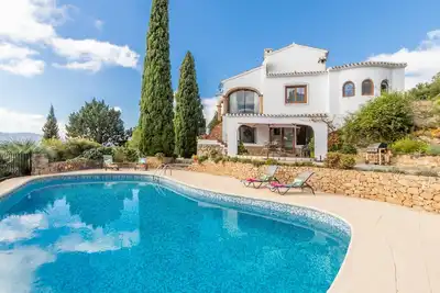 Image de Villa \"Sol y Luna\" avec vue sur les montagnes, piscine, terrasse, climatisation et Wi-Fi